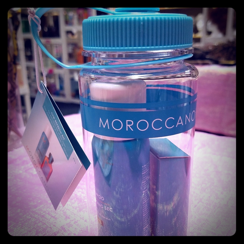 Moroccan oil travel set with sport bottle